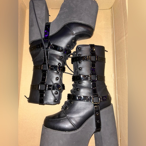 Major Bondage Demonias - Picture 5 of 5